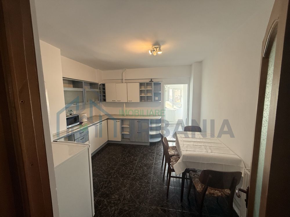 Apartament 3 camere de inchiriat, Piata Independentei, Albesti - Poză 2