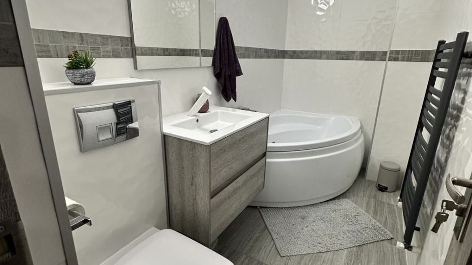 Vand ap 3 camere zona Big Cora Bratianu - Poză 5