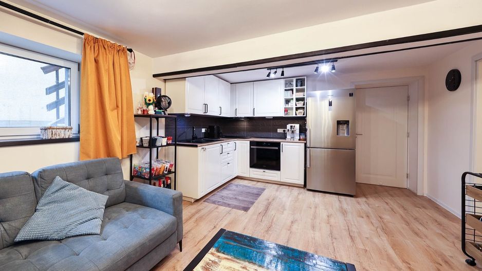 Apartament cu 3 camere la casa | Curte 130 mp | Zona Grivitei strada Vulcan - Poză 6