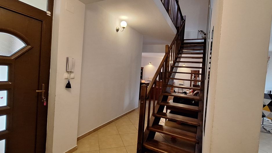 Casa individuala frumoasa si spatioasa in Giroc - Poză 3