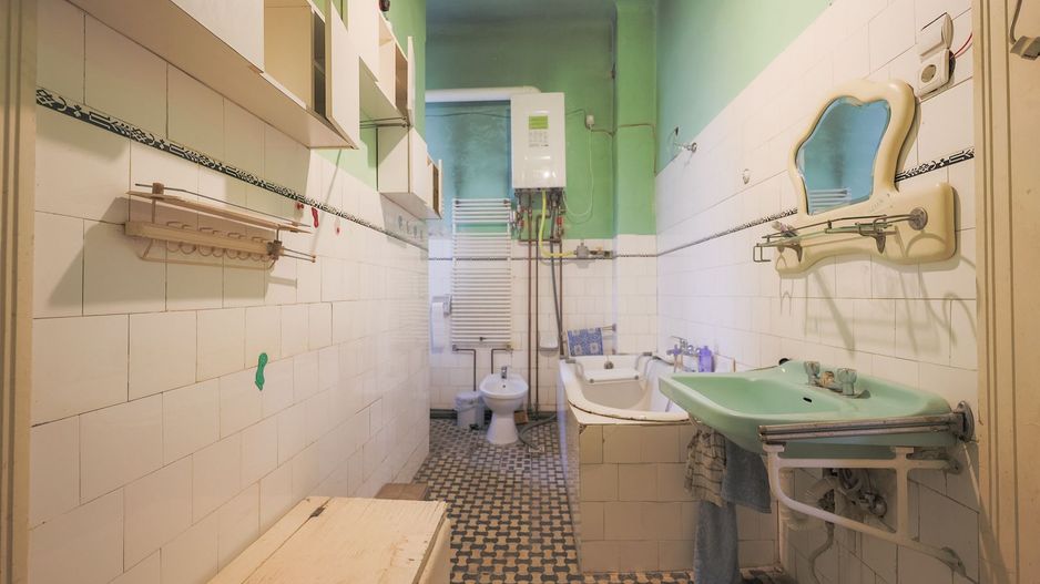 VILĂ INTERBELICĂ CU TEREN GENEROS ȘI SPAȚIU COMERCIAL . VÂRFUL CU DOR - Poză 14