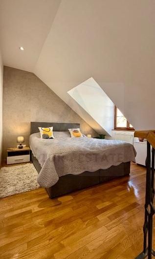 Casa ultracentral 3 camere 2 bai si curte privata pe Balcescu - Poză 13