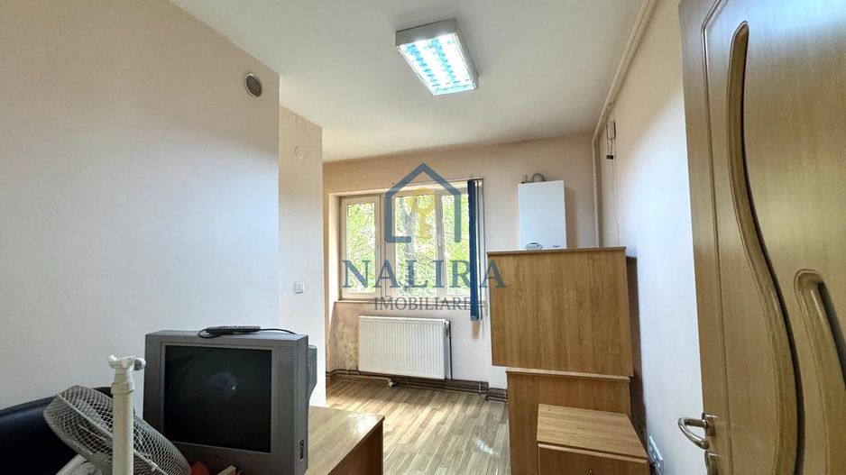 Vanzare apartament 2 camere - Piata Revolutiei - etaj 1 - Poză 3