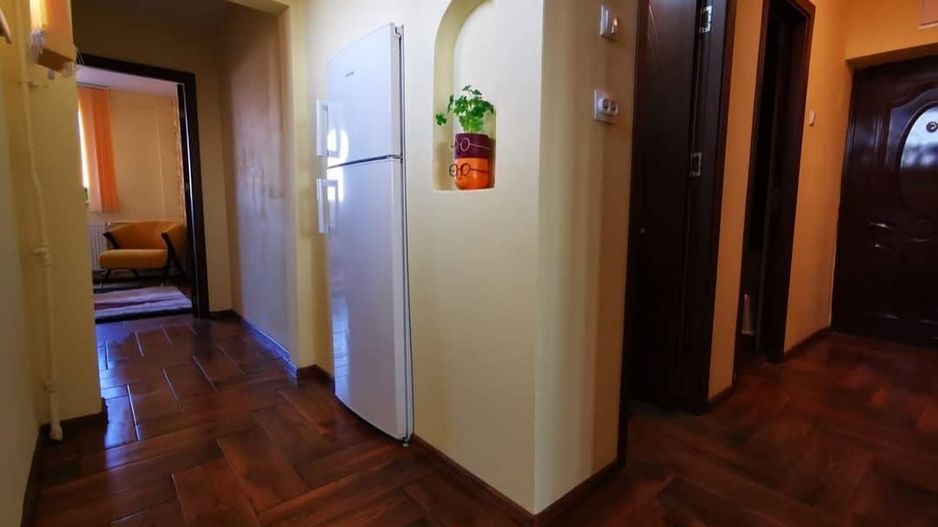 Vanzare Apartament 2 camere 48 mp, renovat, mobilat, 2 min metrou Romancierilor - Poză 2
