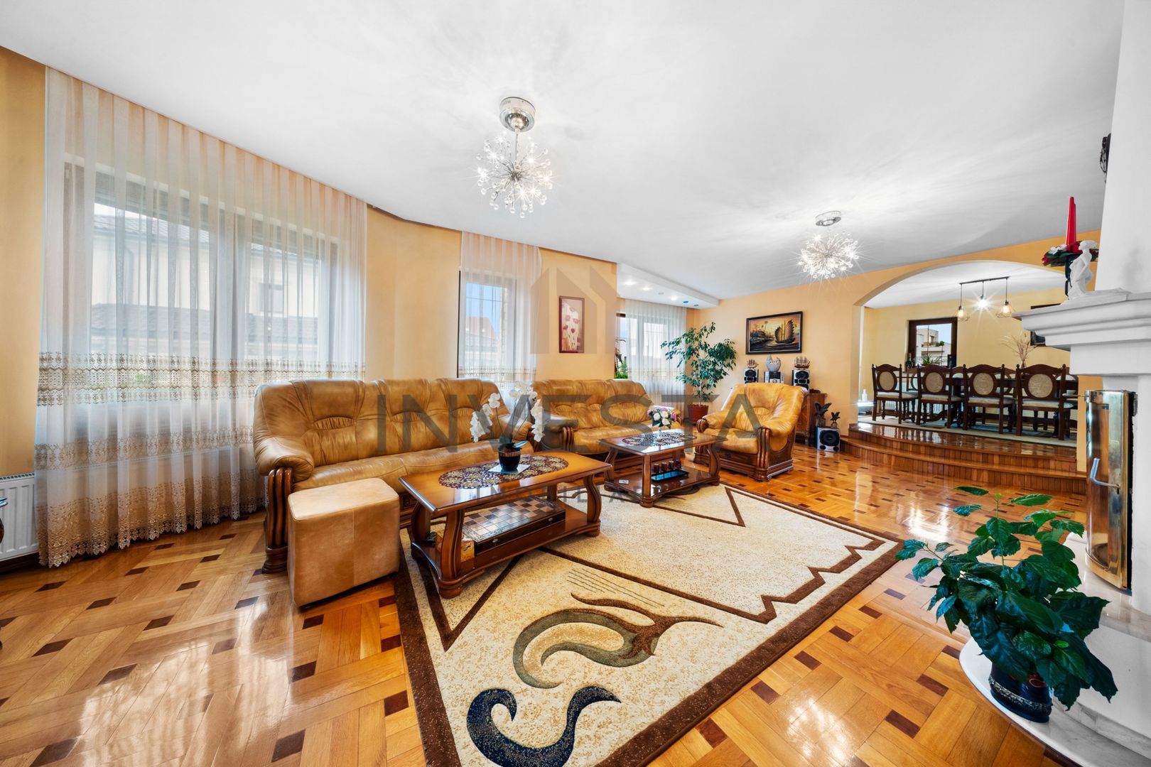 Casa individuala cu 7 camere, 260 mp, teren 900 mp, front 19m, Europa - Poză 5