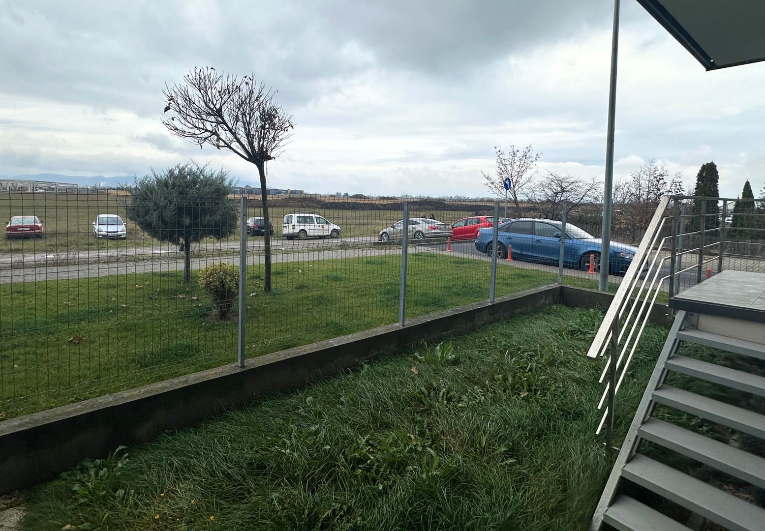 Apartament 2,5 camere chic cu grădină balcon vitrat și mobilier premium - Poză 7