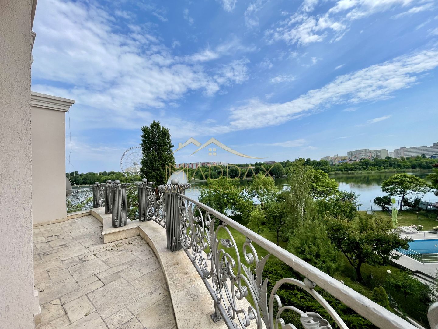 Impressive Villa *1500 SQM usable* 2613 SQM land / Open to the lake - Poză 12