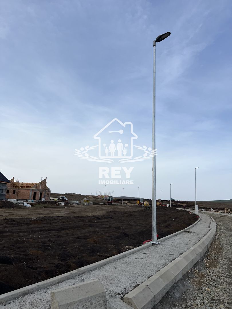 Teren cu PUZ, utilități și autorizație de construire/casă unifamilială - Poză 3