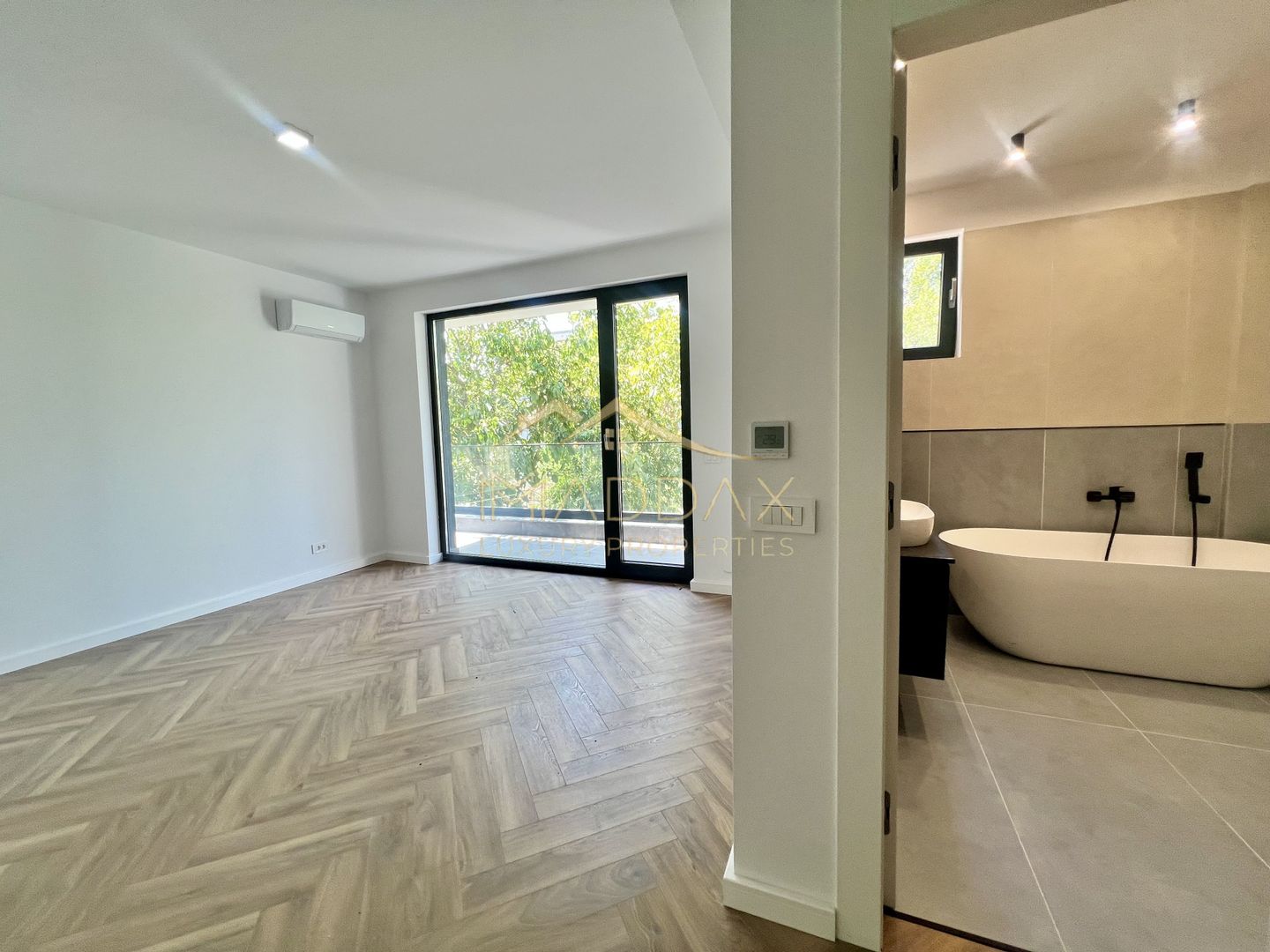 Vilă **6 camere  **451mp // Zona Iancu Nicolae - Poză 111