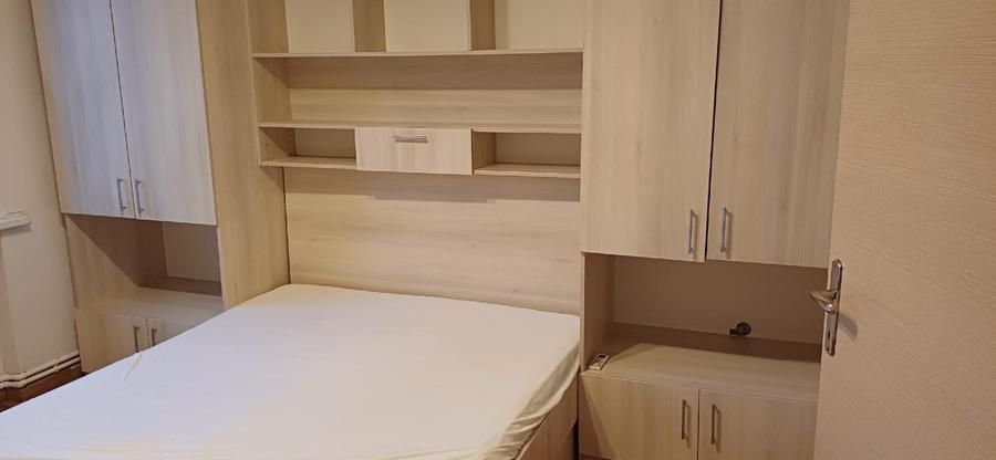 Inchiriere apartament  ultracentral 3 camere - Vedere catre Piata Constitutiei - Poză 2