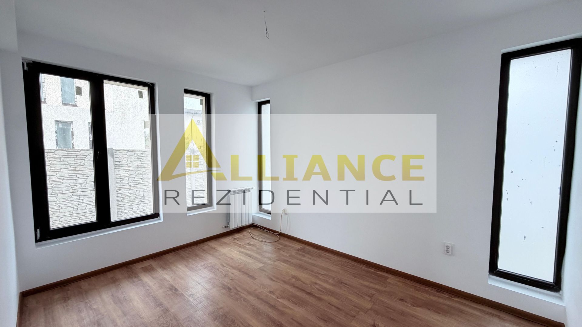 Casa Individuala - 5 camere - 2 bai - 300mp teren - Poză 13