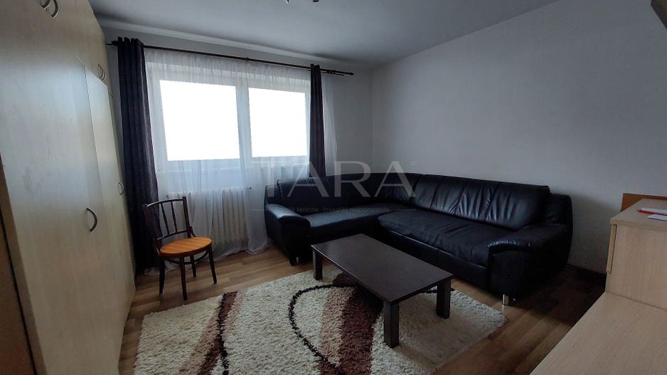 Apartament 4 camere decomandate, etaj intermediar, zonă excelentă. - Poză 1
