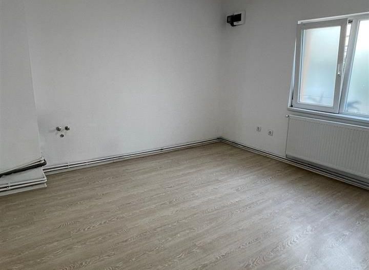 Spatiu comercial de ï¿½nchiriat Calea Aradului - Poză 2