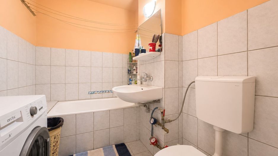 Apartament 3 camere decomandat, zona Alfa, etaj 1, două băi - Poză 12