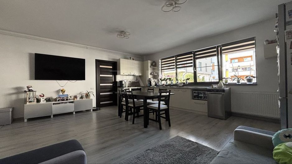 Apartament cu 3 camere, 70 mp, ansamblu cu drum privat. - Poză 3