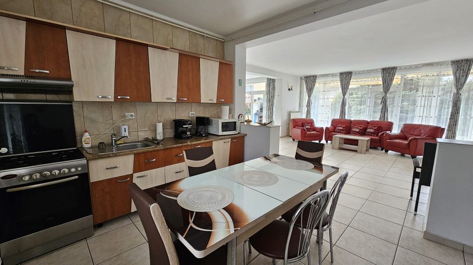 De vanzare Pensiune Eforie Nord la doi pasi de mare - Poză 2