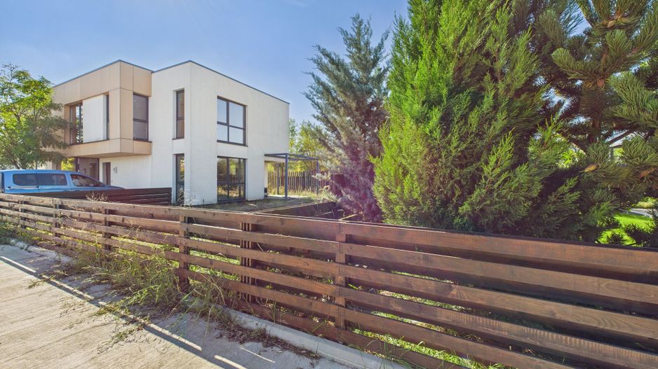 Casă modernă 3 dormitoare, curte generoasă și parcare dublă-CORBEANCA - Poză 1