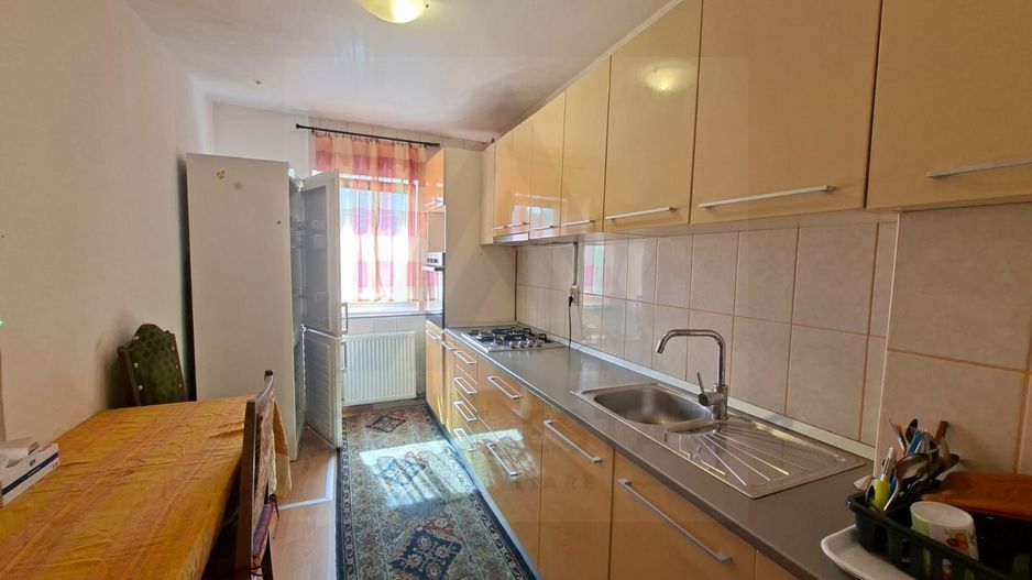 Apartament 3 camere 70 mp Parcul Sub Arini - Poză 2
