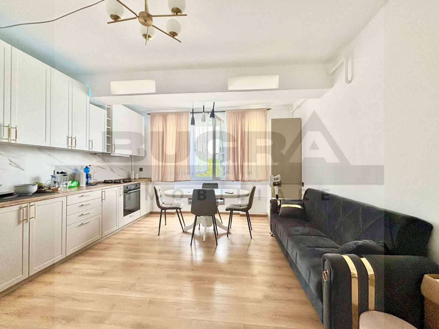 Apartament 3 camere, parcare, balcon, zona Oser - Poză 1