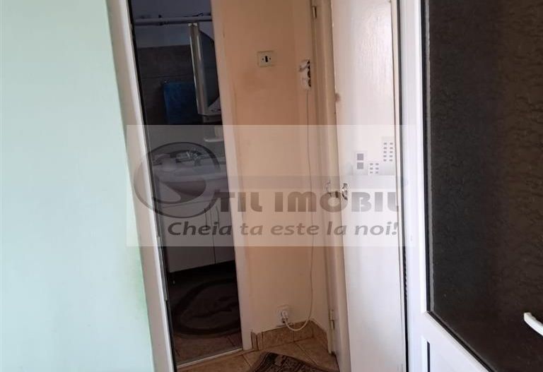 Apartament 2 camere Semidecomandat mobilat utilat zona Tatarasi Nord 85000 euro - Poză 3
