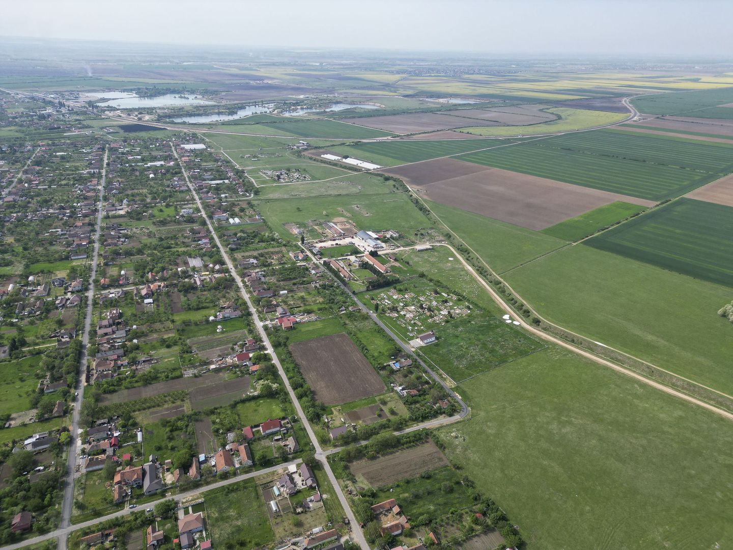 Teren Intravilan de 3,090 mp în Cuvin - Poză 4