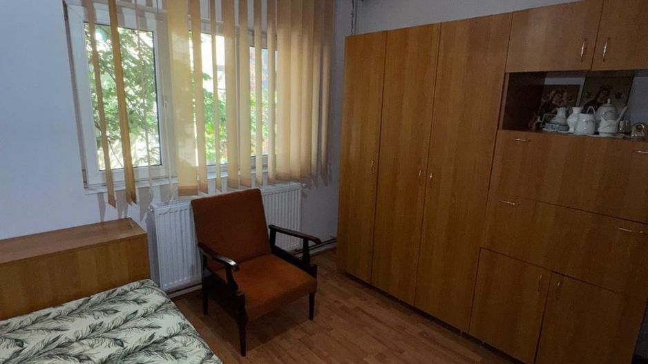 vand apartament 3 camere , zona Splai Mihai Viteazul ,et 1, incalzire - Poză 4