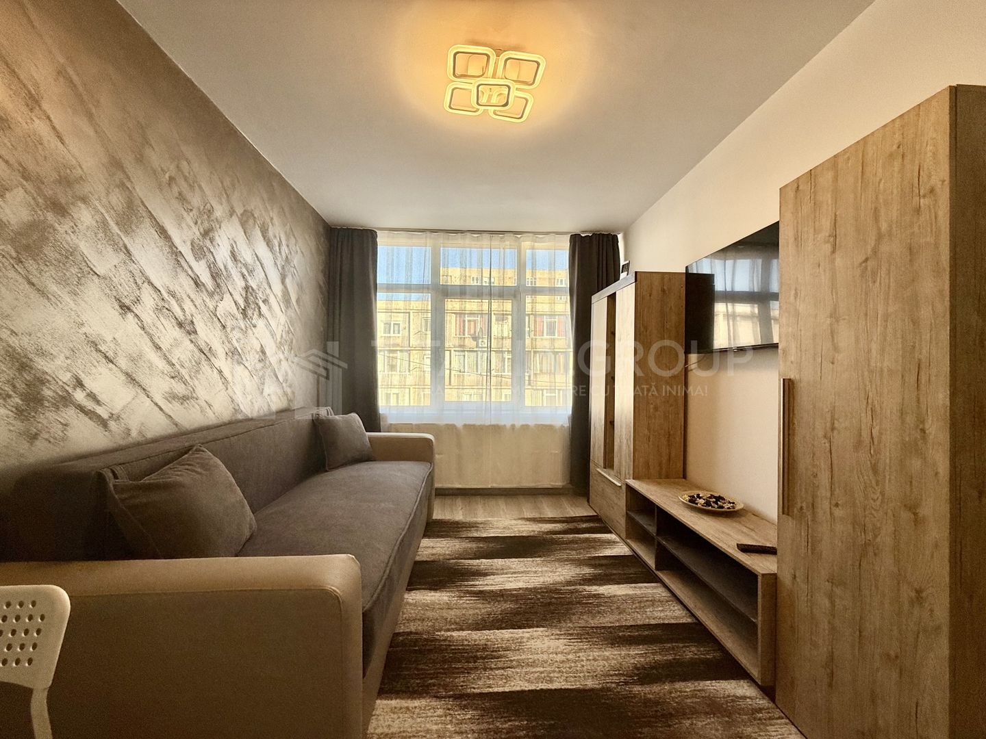 Garsoniera decomandata, etaj intermediar - Zona Tractorul, Coresi - Poză 1