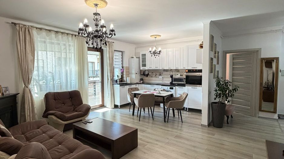 Apartament 3 camere, curte, boxa, parcare, Sub Cetate - Poză 16