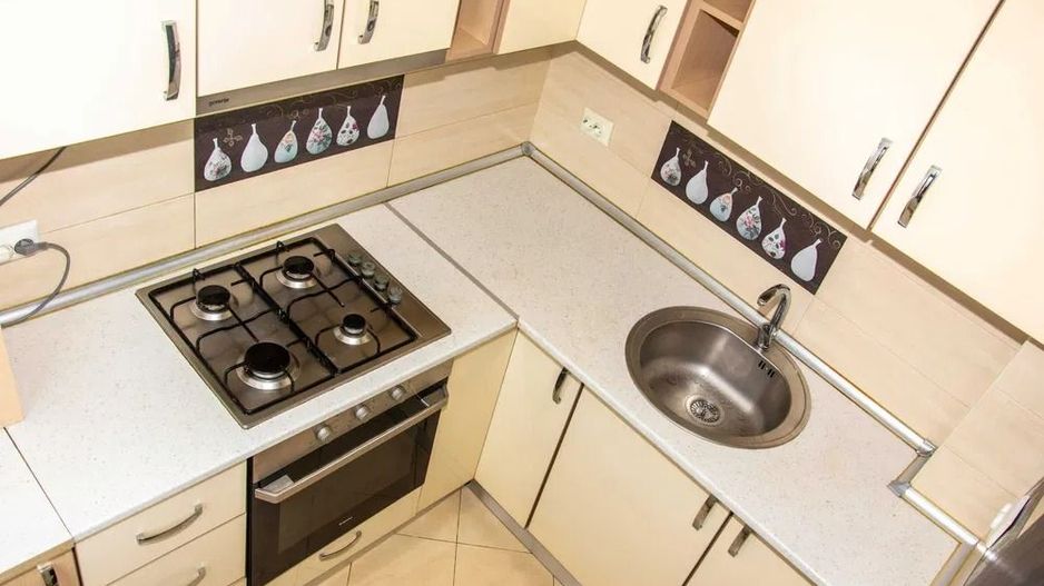 GARSONIERA GORJULUI, BLOC NOU, CENTRALA, BUCATARIE INCHISA, METROU - Poză 4