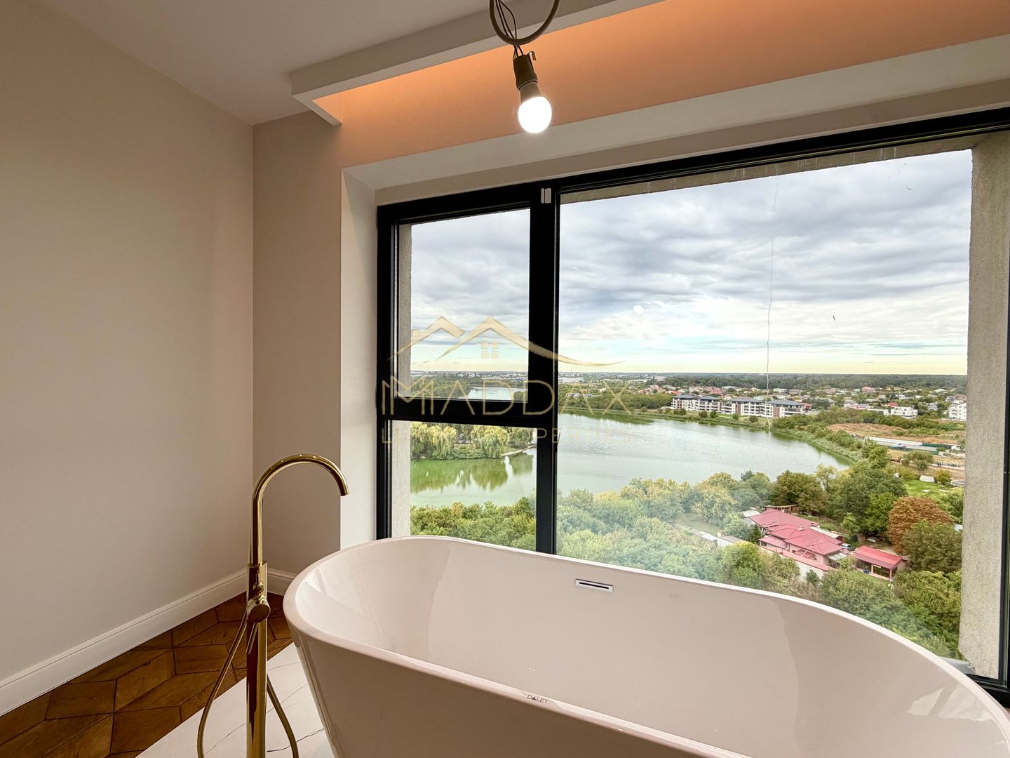 Penthouse cu 4 camere // terasă 70 mp / 200 mp / 3 parking / Straulesti - Poză 4