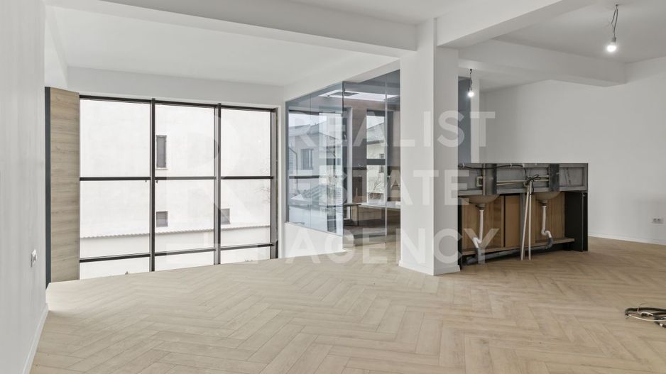 Casă nouă, spațioasă și elegantă, 7 camere, Lângă Pădurea Crețuleasca - Poză 18