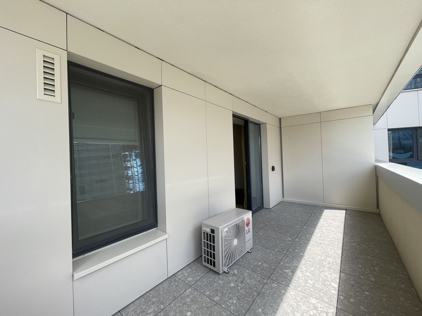 Apartament modern de 2 camere cu terasă spațioasă în zona Aviației - Poză 12