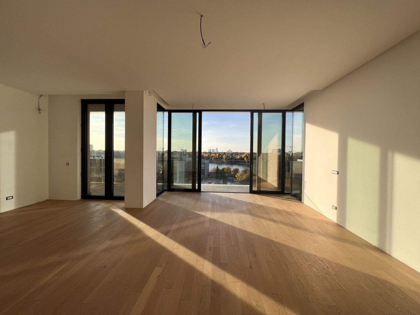 Apartament spectaculos 3 camere | Vedere Parcul Verdi și Lacul Floreasca - Poză 1