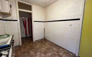 Etaj 1, 3 camere, spatios, 2 băi, centrală proprie – zonă excelentă - Poză 12