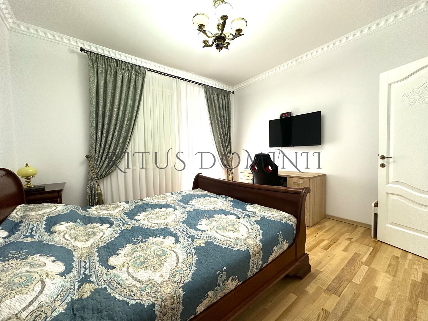 Vilă Spectaculoasă cu Piscină Privată, Dealuri Oradea, 460mp - Poză 3