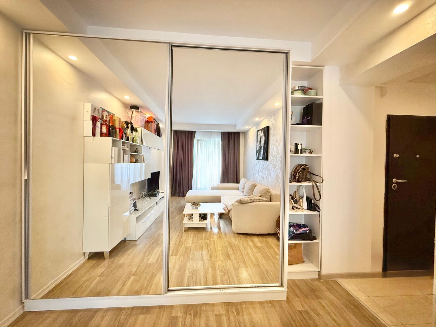 COSMOPOLIS - Apartament cu 2 camere, mobilat si utilat. - Poză 4