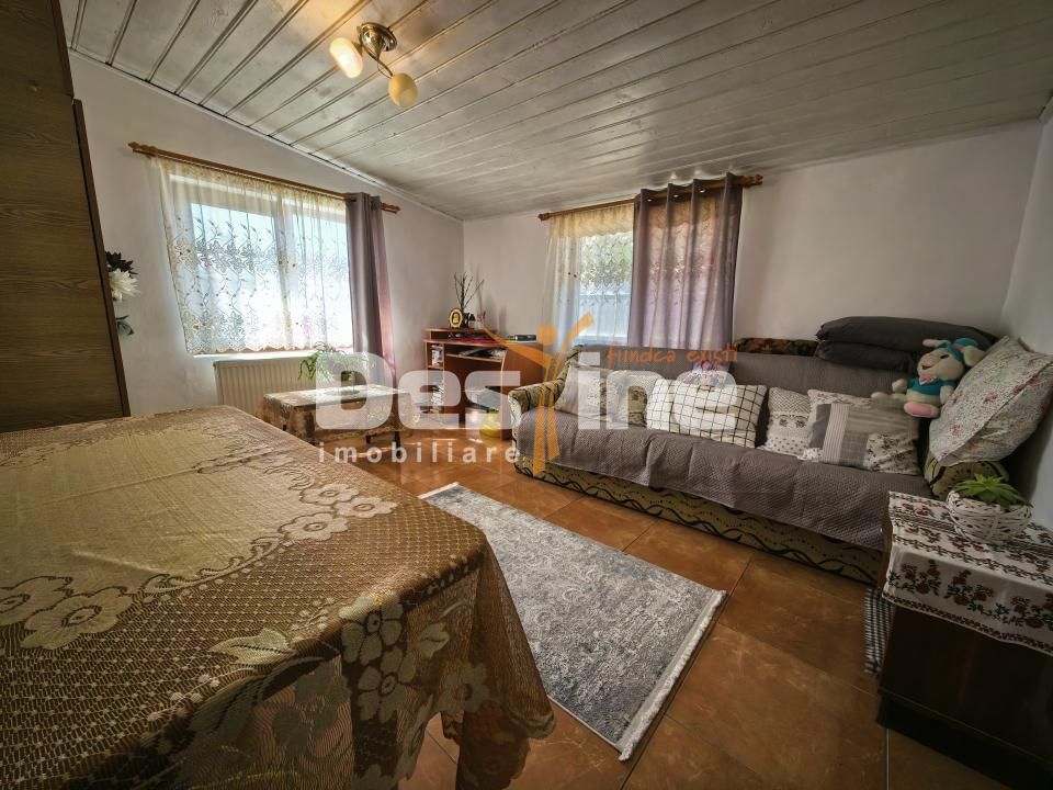 Casă 4 camere și 720 mp teren + beci și anexe - Poză 12