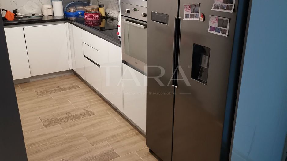 Apartament cu 3 camere, terasă de 30mp cu piscină, 2 parcări subterane - Poză 2