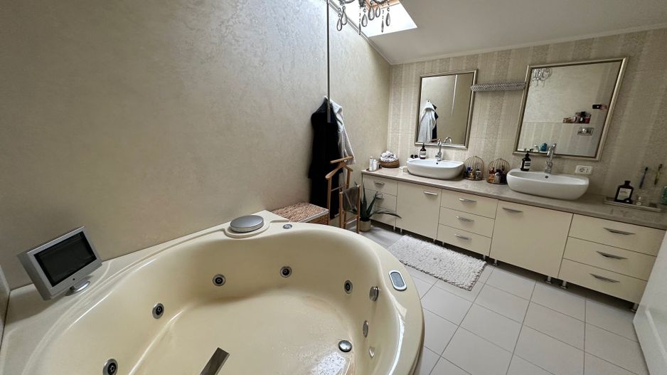 Casa la artera pretabilă Clinica medicala / birouri - Poză 18