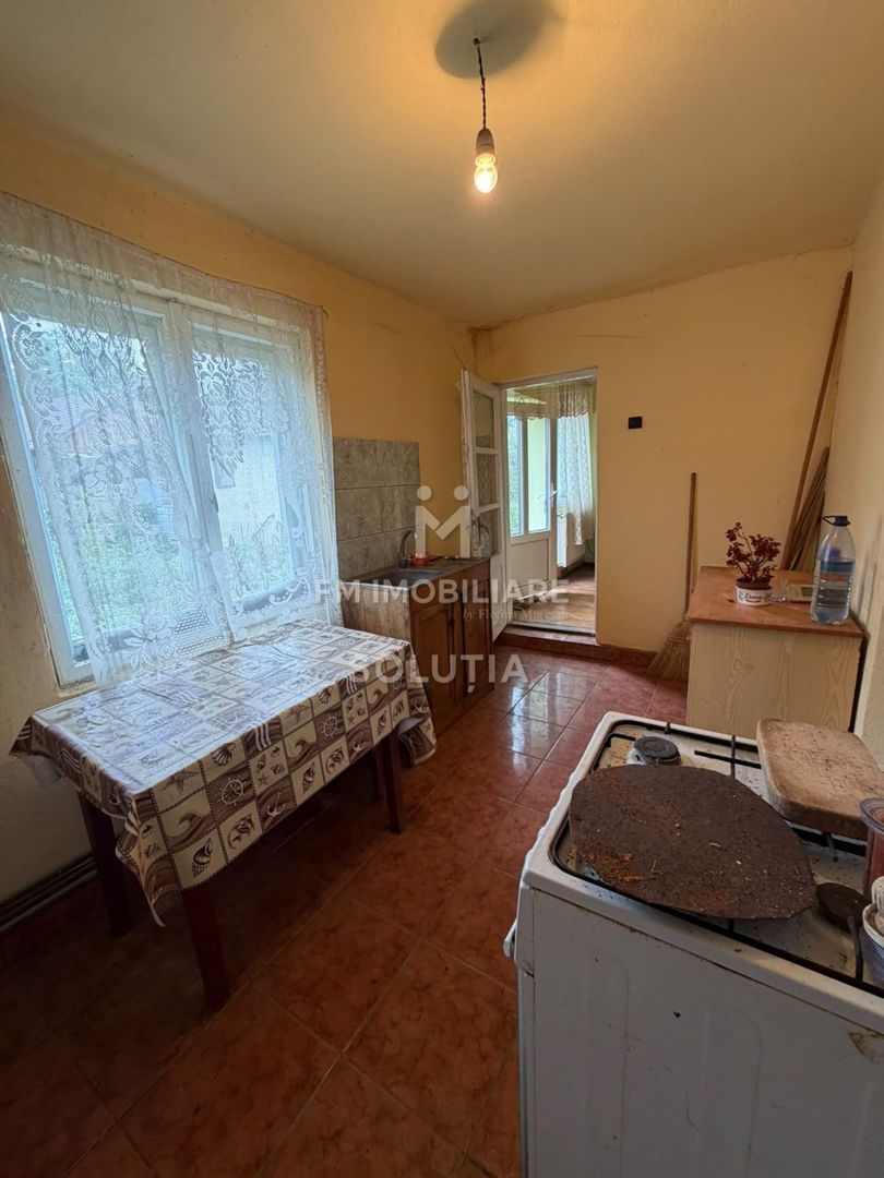 Casă cu teren generos în Buciumi - Poză 6
