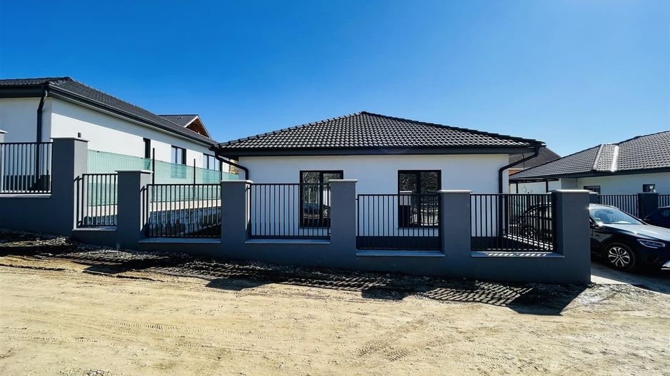 Casa P finisata zona Oncea - Poză 2