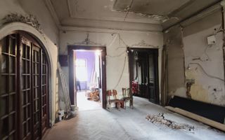 Casă cu farmec istoric în zonă protejată Rosetti, ideală pentru restaurare - Poză 9