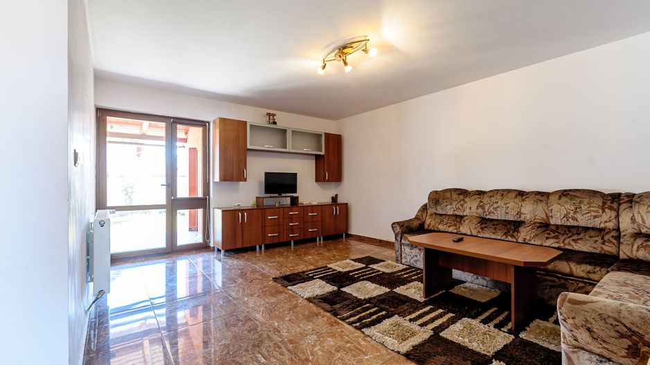 Vilă cu 4 dormitoare în Livada - Poză 3