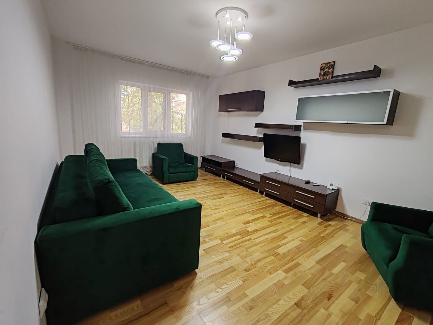 Apartament 3 camere decomandat etajul 1 65mp 500euro Nicolina 2 - Poză 2