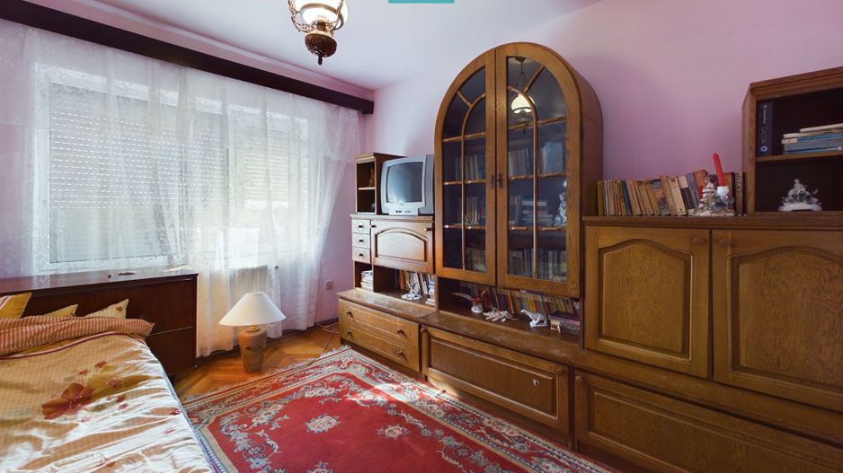 Casă clasică în Chișineu-Criș - Poză 17