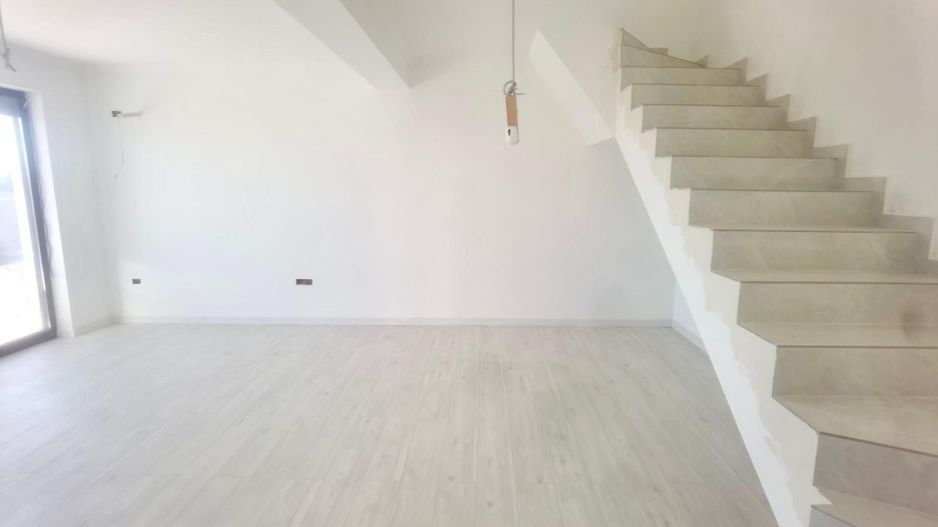 Casa insiruita cu 3 camere - Giroc - Poză 1