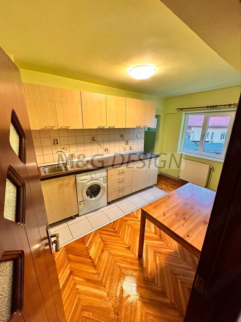 Apartament 4 camere Complexul Studentesc etaj 1 - Poză 2