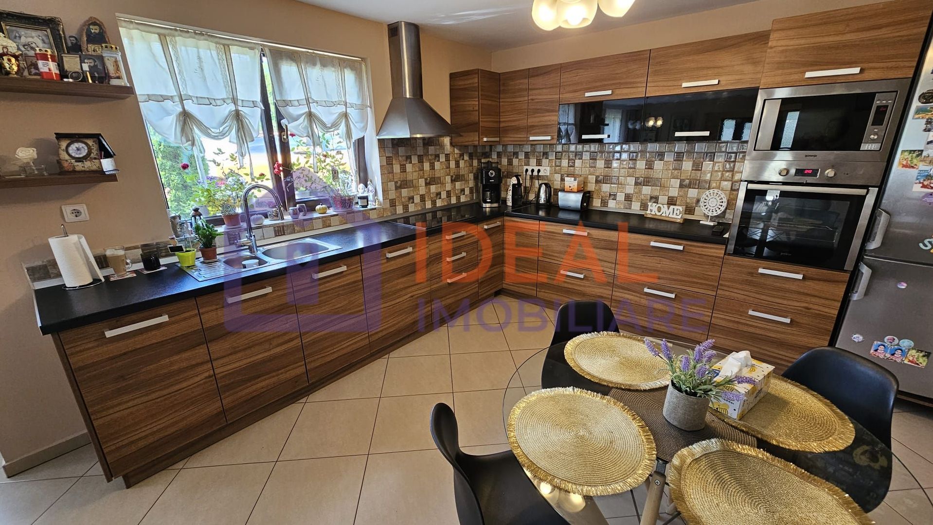 Vila Moderna cu 5 camere, garaj si 921 mp de curte, in Tocile - Poză 10