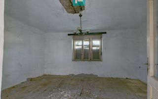 Casă în centrul localității Dezna, județul Arad - Poză 9