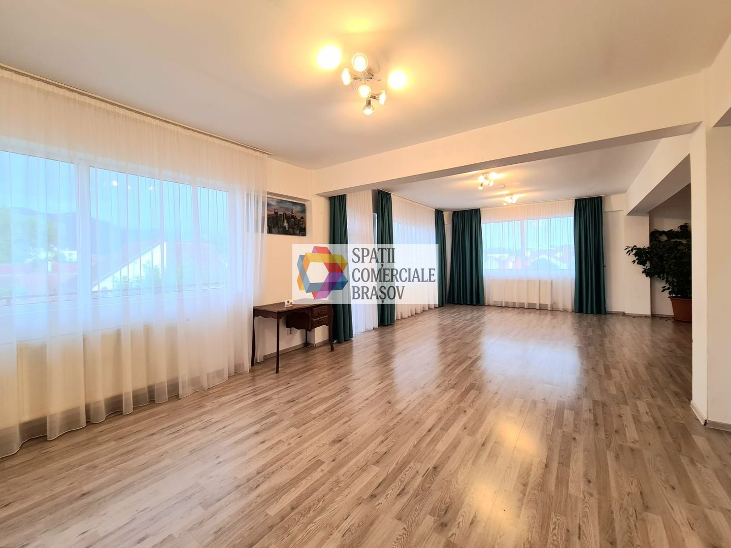 Casa de închiriat in Brașov - 400 mp - Poză 2